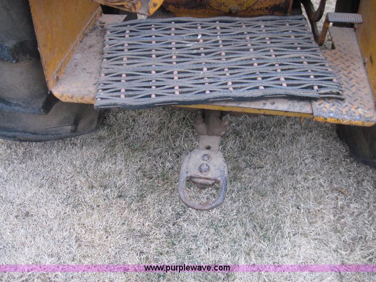 image for item 2001 Minneapolis Moline 283B4 tractor