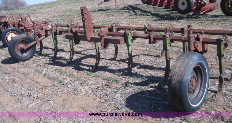 image for item 2006 Six row row-crop cultivator