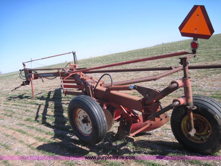 image for item 2007 Massey-Ferguson 880 seven bottom moldboard plow