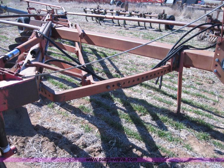 image for item 2007 Massey-Ferguson 880 seven bottom moldboard plow