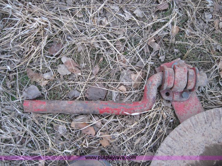 image for item 2007 Massey-Ferguson 880 seven bottom moldboard plow