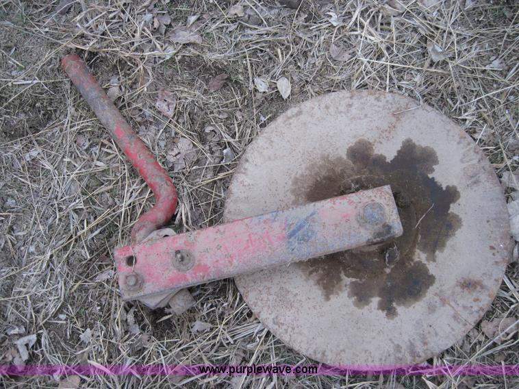 image for item 2007 Massey-Ferguson 880 seven bottom moldboard plow