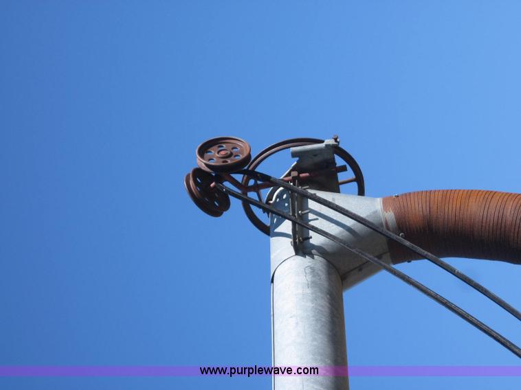 image for item 2008 6" x 35'L electric auger