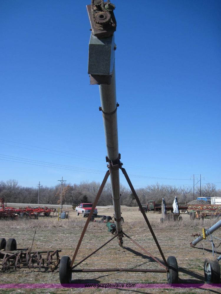 image for item 2009 6" x 35'L electric auger