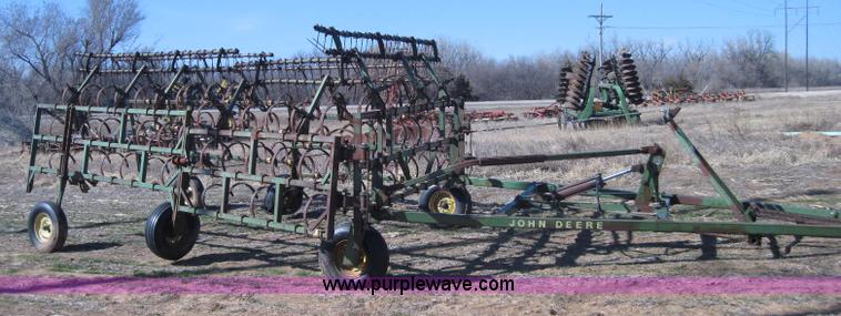 image for item 2014 John Deere 55' folding spring tooth