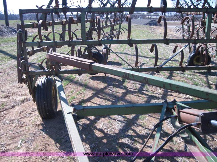 image for item 2014 John Deere 55' folding spring tooth
