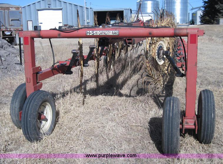 image for item 2016 H&S BF14HC 14 wheel hay rake