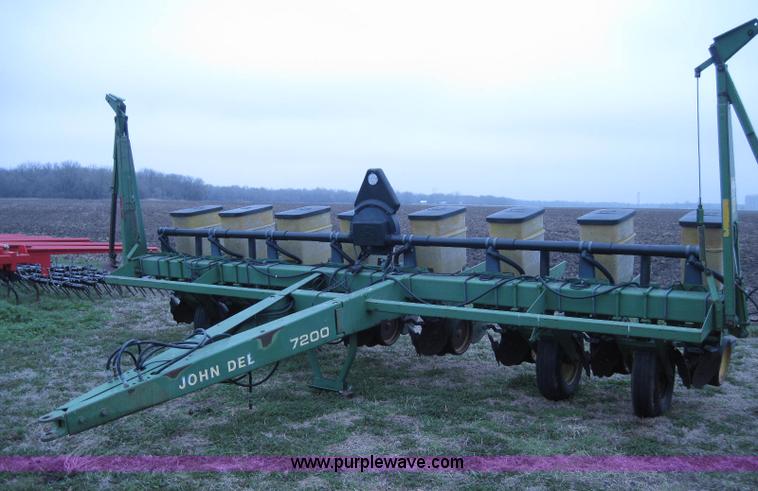 image for item 2035 John Deere 7200 eight row planter