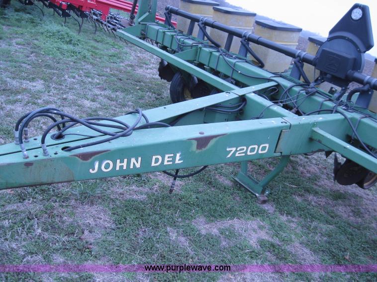 image for item 2035 John Deere 7200 eight row planter
