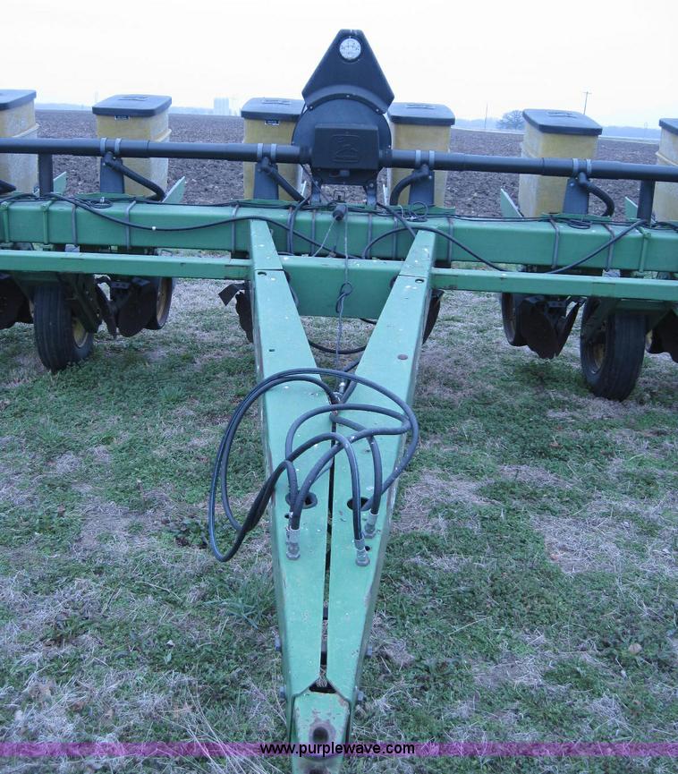 image for item 2035 John Deere 7200 eight row planter
