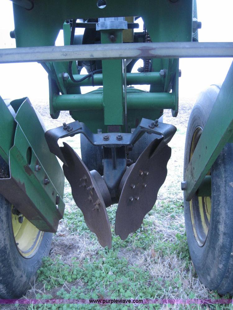 image for item 2035 John Deere 7200 eight row planter