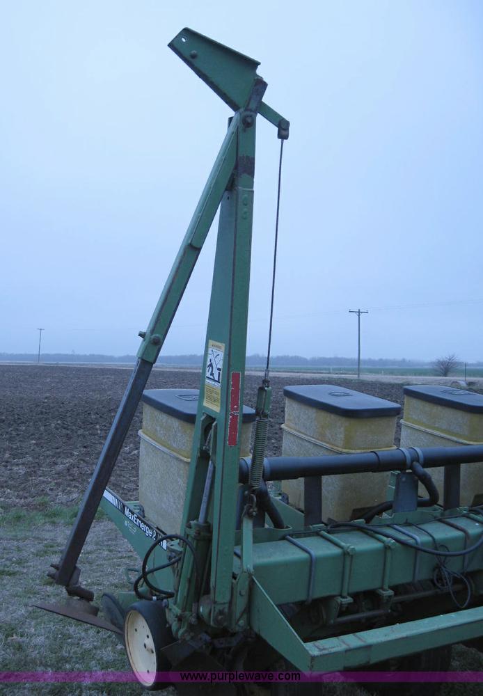 image for item 2035 John Deere 7200 eight row planter