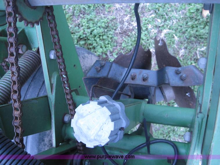 image for item 2035 John Deere 7200 eight row planter