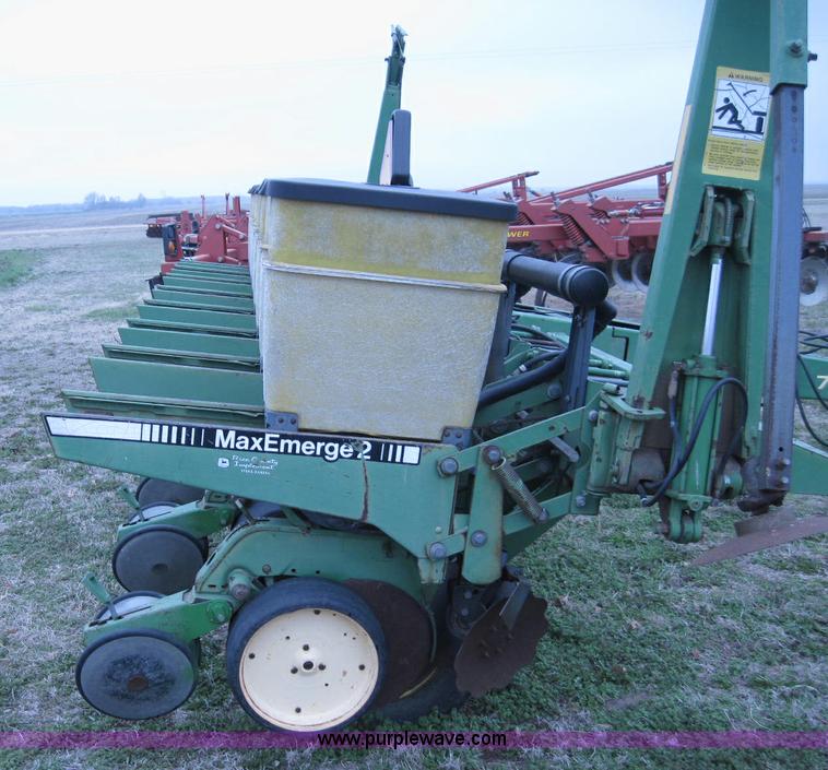 image for item 2035 John Deere 7200 eight row planter