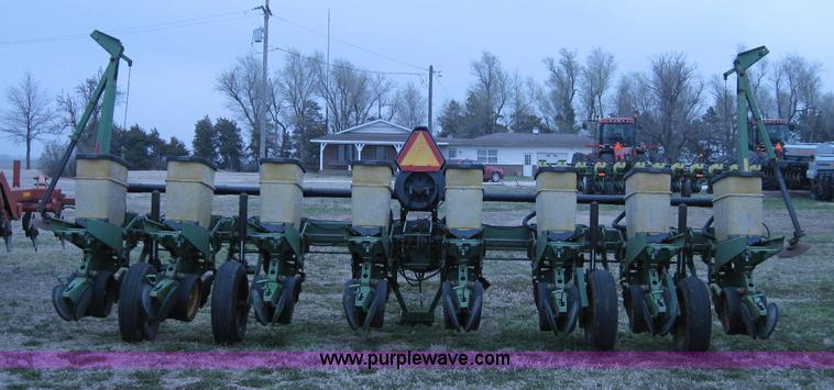 image for item 2035 John Deere 7200 eight row planter