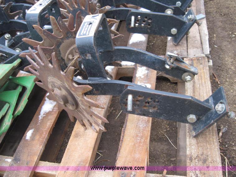 image for item 2037 (12) John Deere unit mount row cleaners