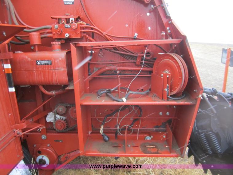 image for item 2973 1998 Hesston 565A round baler