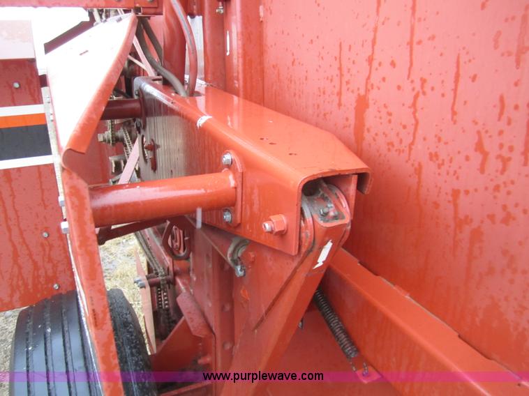 image for item 2973 1998 Hesston 565A round baler