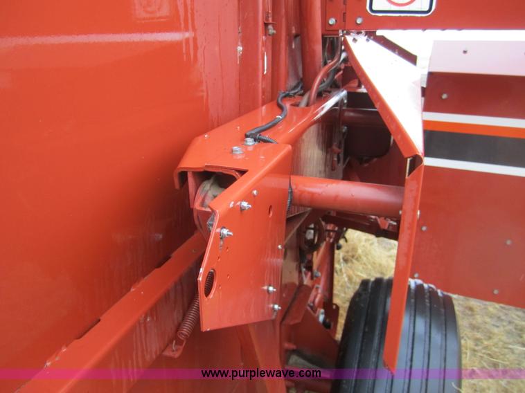 image for item 2973 1998 Hesston 565A round baler