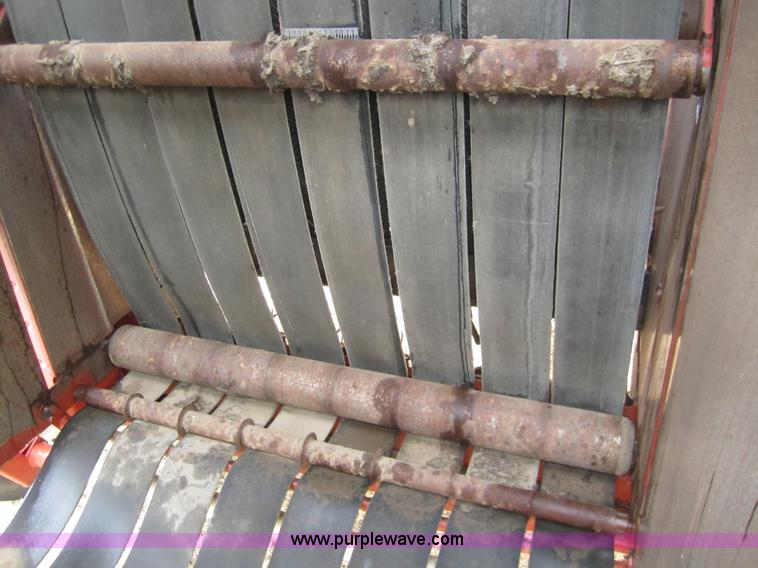 image for item 2973 1998 Hesston 565A round baler