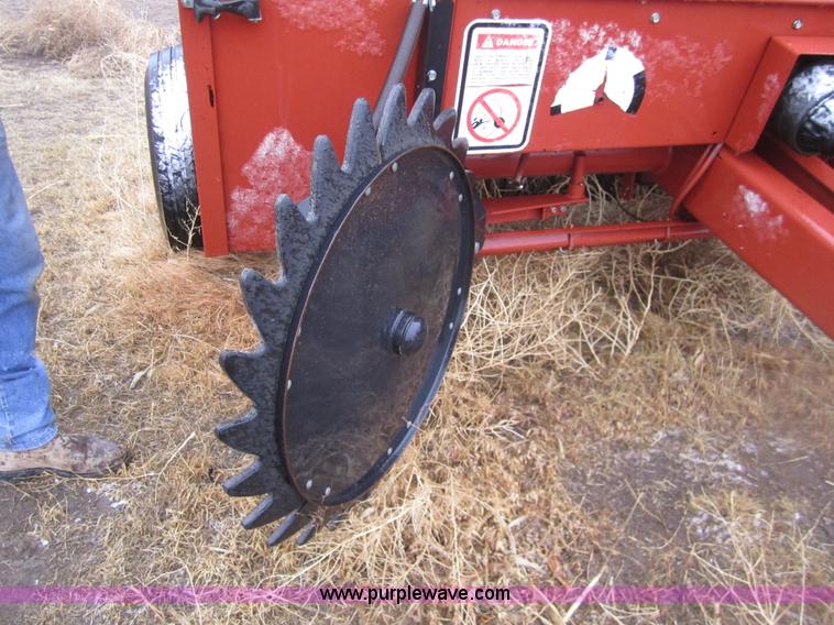 image for item 2973 1998 Hesston 565A round baler