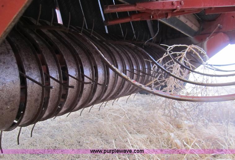 image for item 2973 1998 Hesston 565A round baler