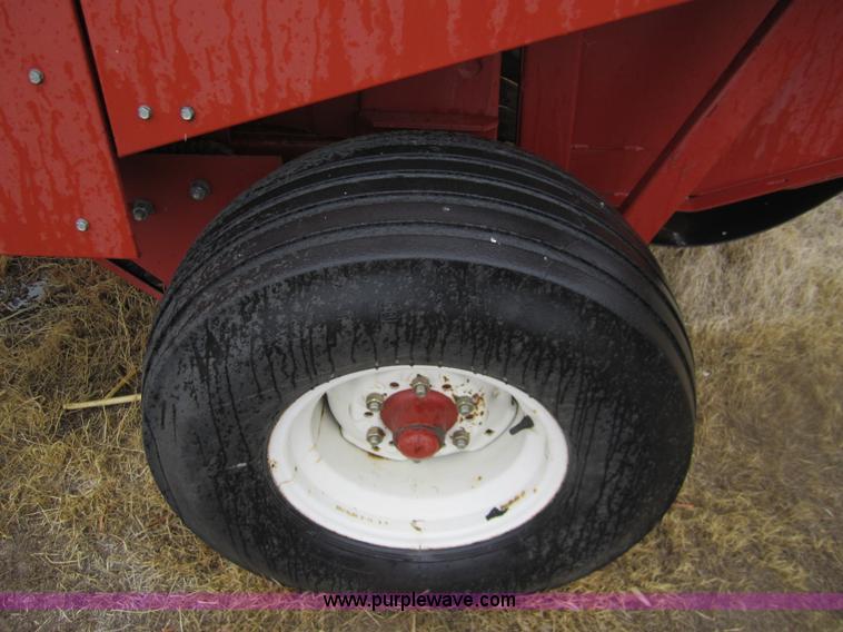 image for item 2973 1998 Hesston 565A round baler