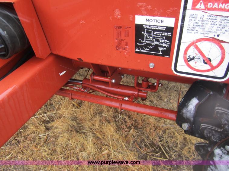 image for item 2973 1998 Hesston 565A round baler