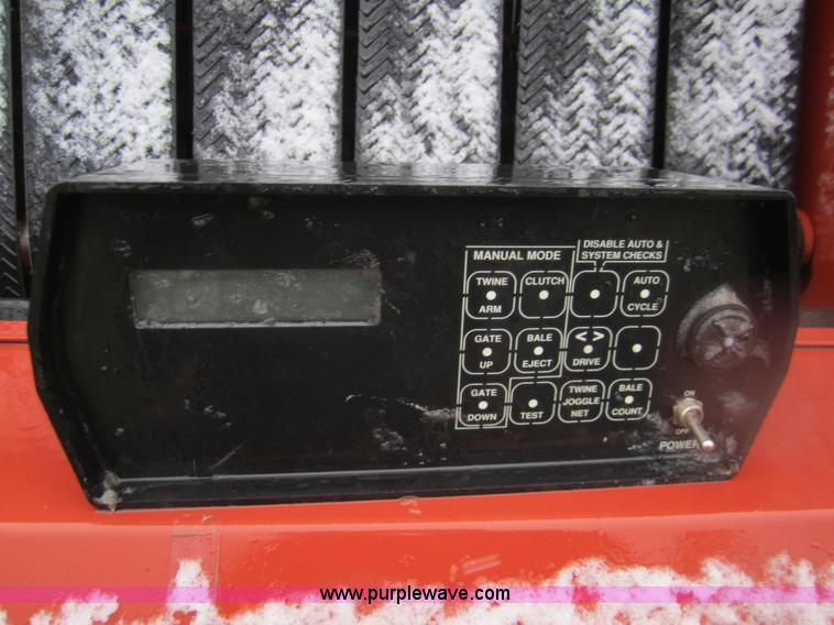 image for item 2973 1998 Hesston 565A round baler
