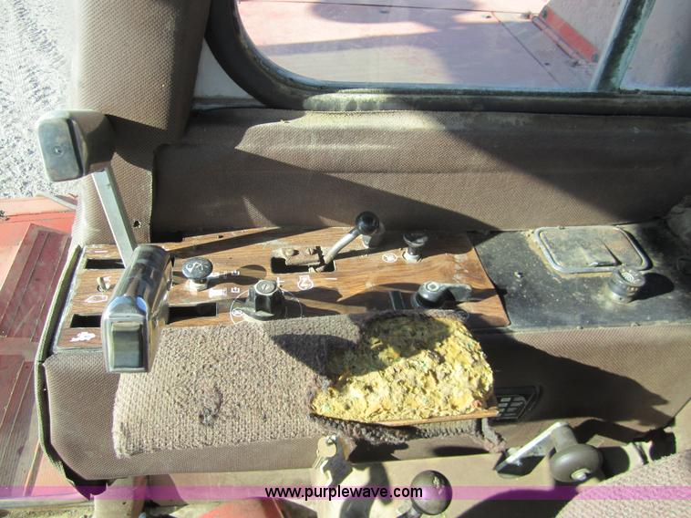 image for item 2978 1983 Massey-Ferguson 860 combine