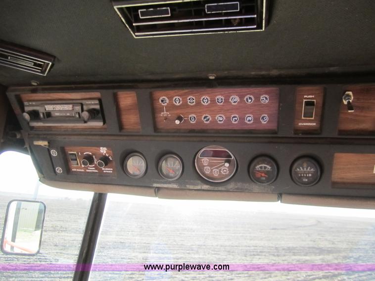 image for item 2978 1983 Massey-Ferguson 860 combine