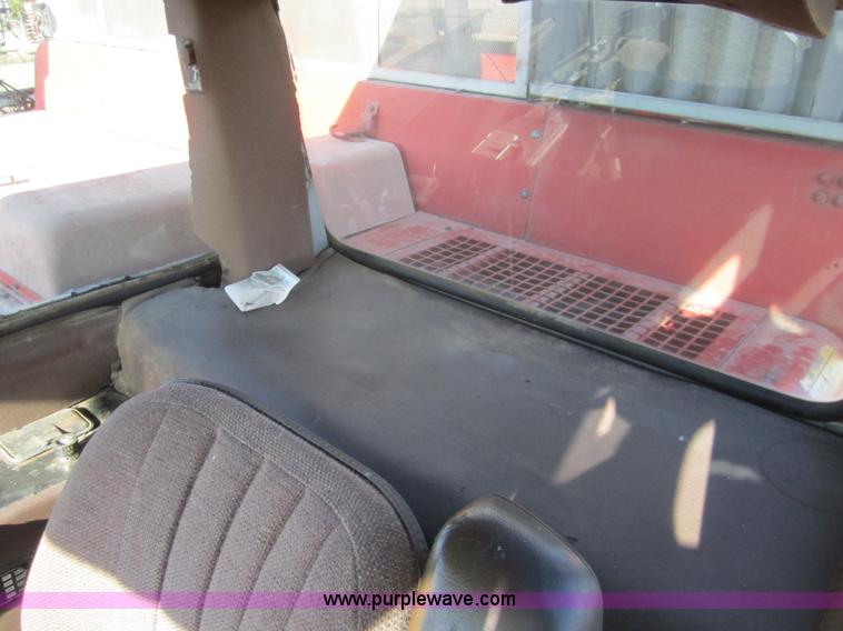 image for item 2978 1983 Massey-Ferguson 860 combine