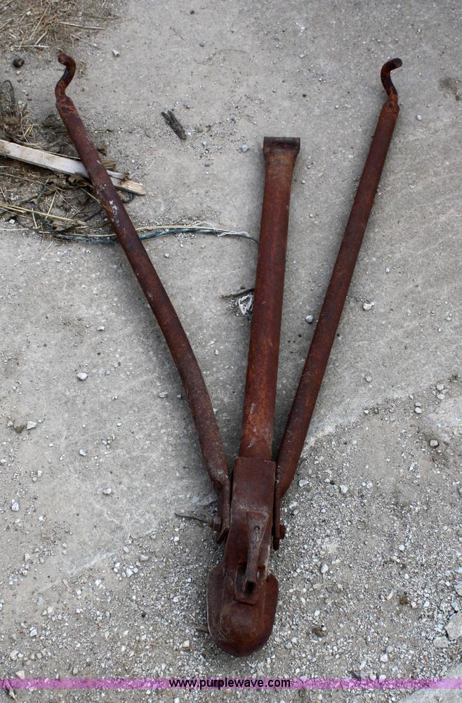 image for item 4906 Portable squeeze chute with adjustable alleyway