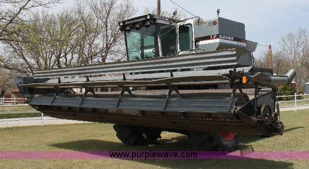 image for item 6108 1982 Allis Chalmers Gleaner L2 combine