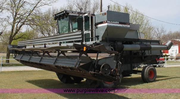 image for item 6108 1982 Allis Chalmers Gleaner L2 combine