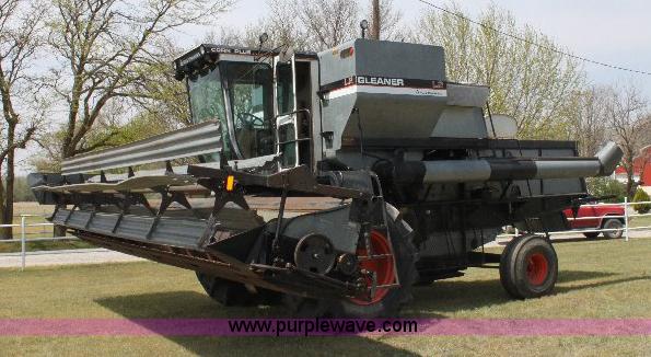 image for item 6108 1982 Allis Chalmers Gleaner L2 combine