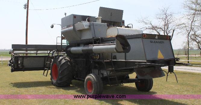 image for item 6108 1982 Allis Chalmers Gleaner L2 combine