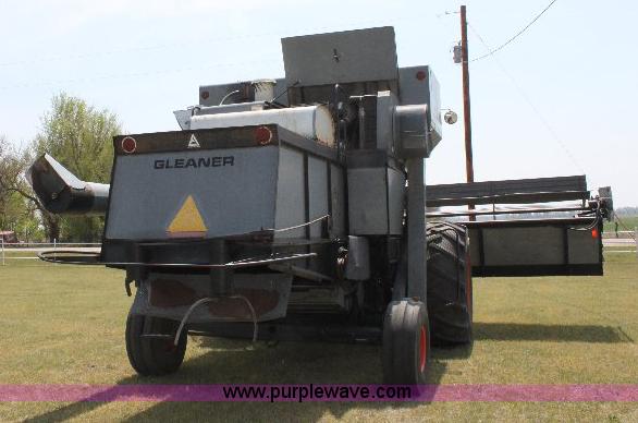 image for item 6108 1982 Allis Chalmers Gleaner L2 combine