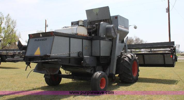 image for item 6108 1982 Allis Chalmers Gleaner L2 combine