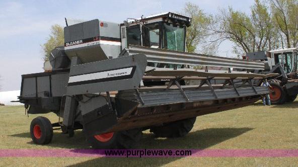 image for item 6108 1982 Allis Chalmers Gleaner L2 combine