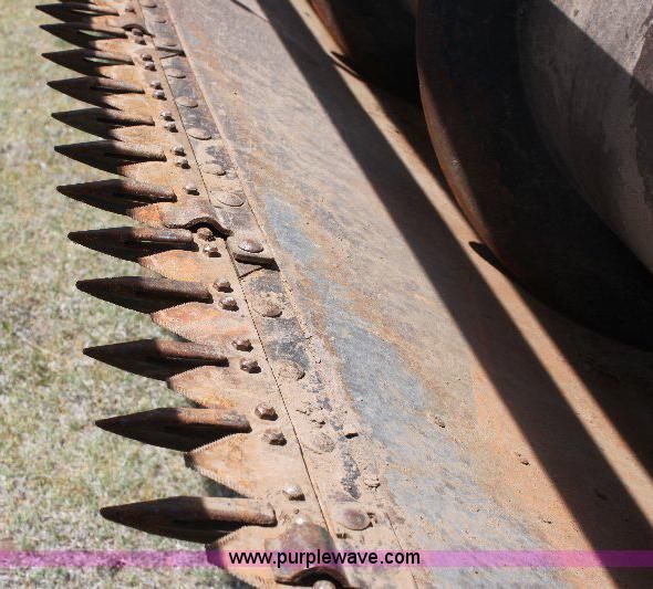 image for item 6108 1982 Allis Chalmers Gleaner L2 combine