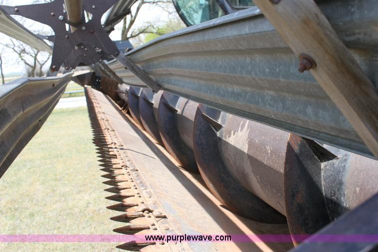 image for item 6108 1982 Allis Chalmers Gleaner L2 combine