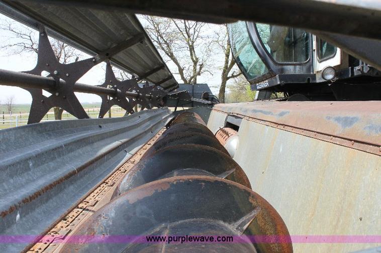 image for item 6108 1982 Allis Chalmers Gleaner L2 combine