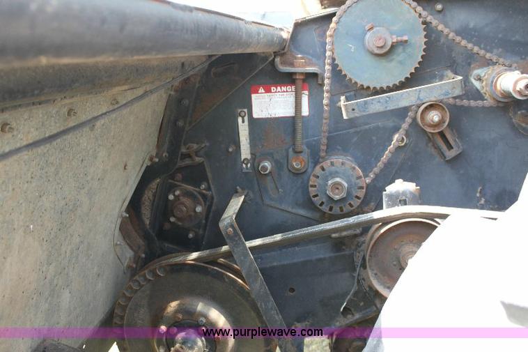 image for item 6108 1982 Allis Chalmers Gleaner L2 combine