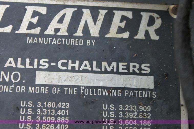 image for item 6108 1982 Allis Chalmers Gleaner L2 combine