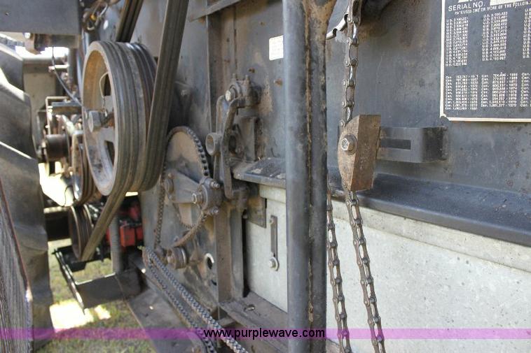 image for item 6108 1982 Allis Chalmers Gleaner L2 combine