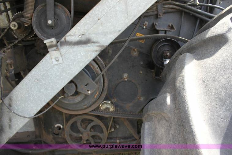 image for item 6108 1982 Allis Chalmers Gleaner L2 combine