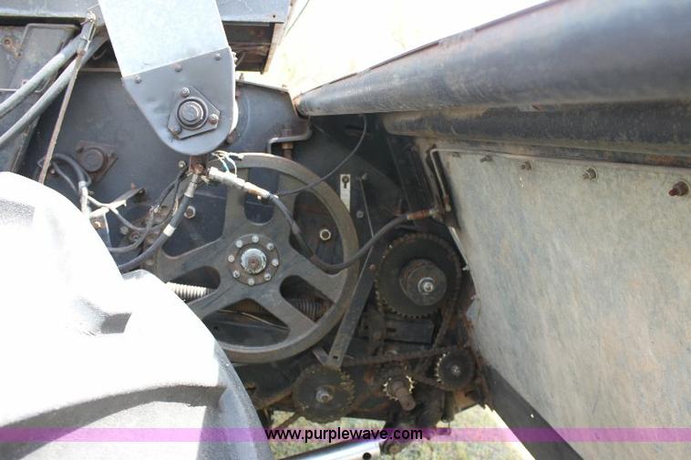 image for item 6108 1982 Allis Chalmers Gleaner L2 combine