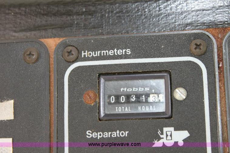 image for item 6108 1982 Allis Chalmers Gleaner L2 combine