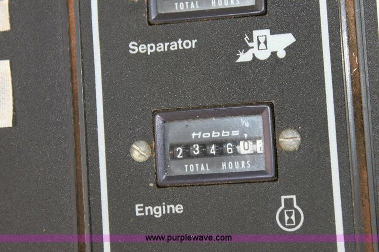 image for item 6108 1982 Allis Chalmers Gleaner L2 combine